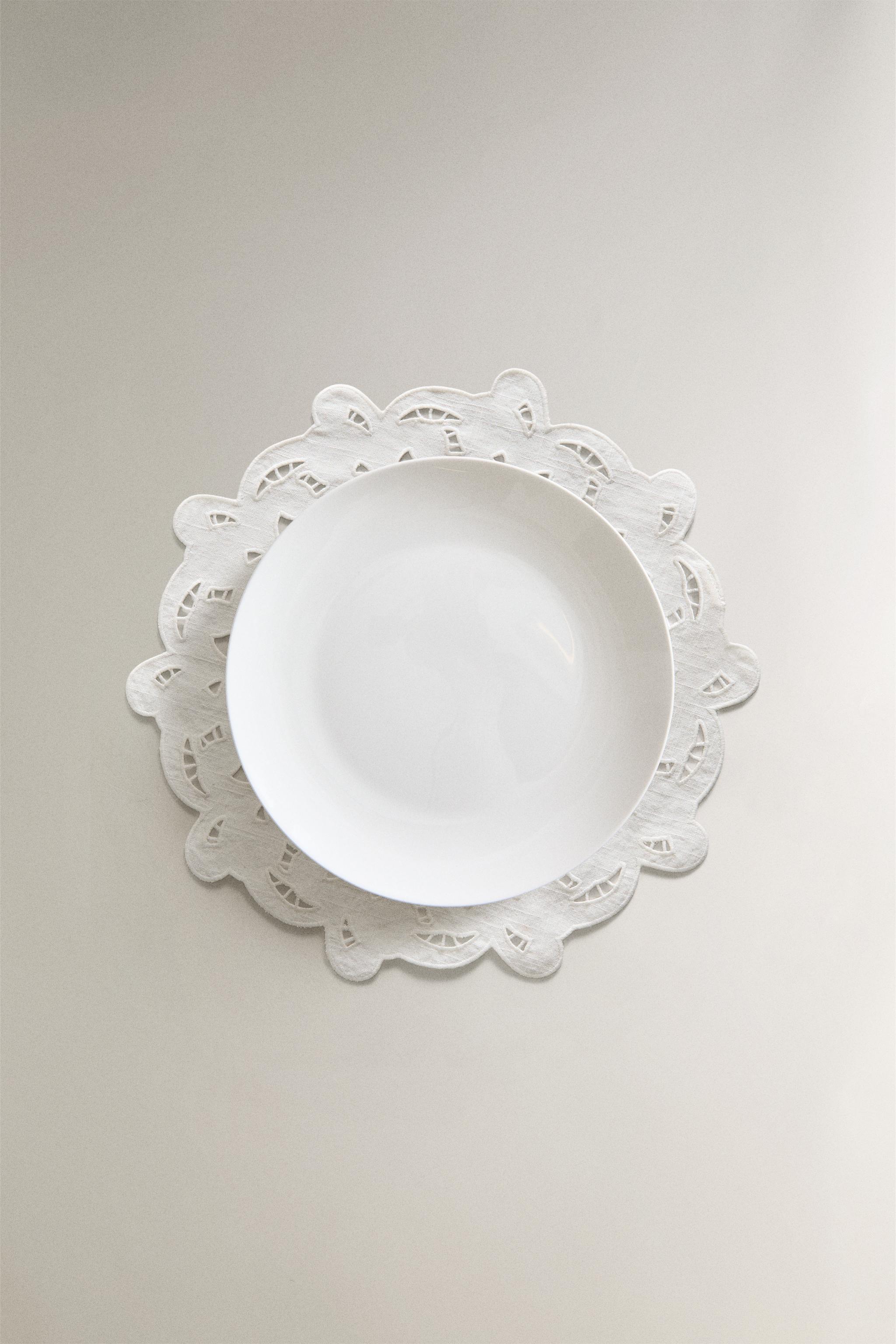 SET DE TABLE BRODÉ PERFORÉ